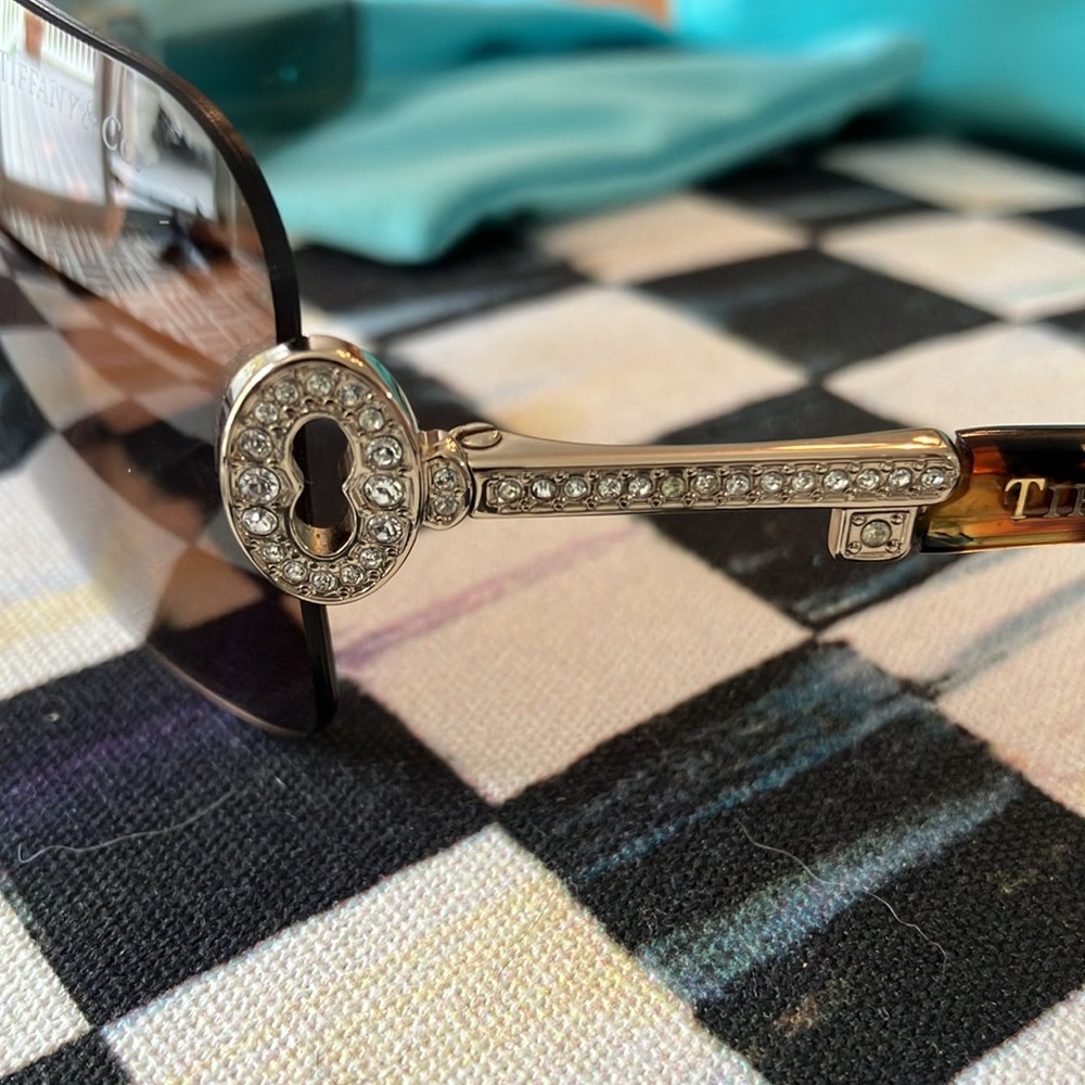 RARE Tiffany Key Sunglasses - Tortoise & Crystal 😍 - Picture 3 of 8